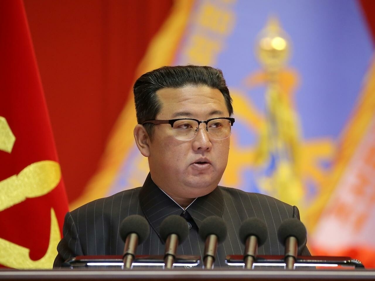 رئيس كوريا الشمالية يعلن اغلاقا عاما بعد تسجيل اول اصابة بفيروس (كورونا) في بلاده