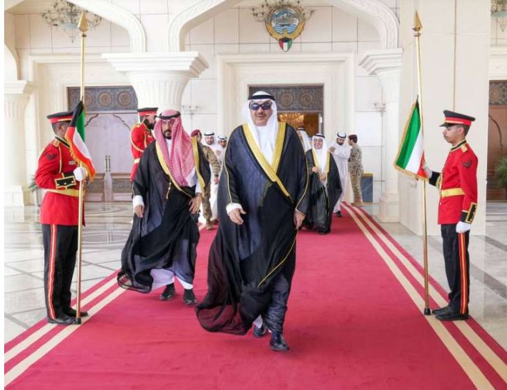 ممثل سمو الأمير رئيس مجلس الوزراء إلى الإمارات للعزاء بخليفة بن زايد