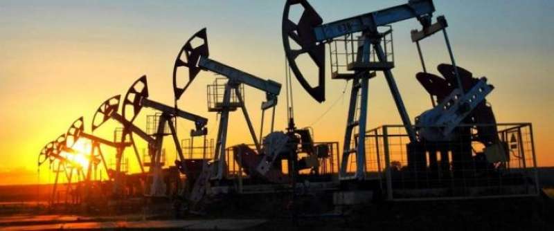 النفط يرتفع بدعم جهود الاتحاد الأوروبي لحظر الخام الروسي وآمال بشأن الطلب