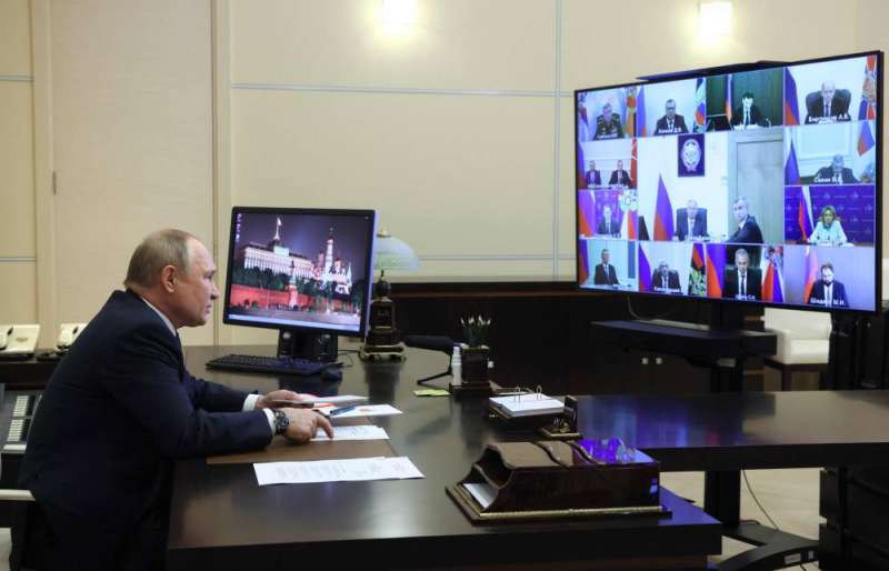 بوتين يحضّ حكومته على إنهاء «التبعيّة التكنولوجية» للخارج
