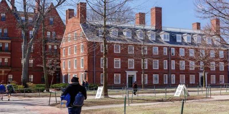 محكمة أميركية تؤيد مقاضاة جامعة هارفارد بسبب صور عبيد «مروعة»