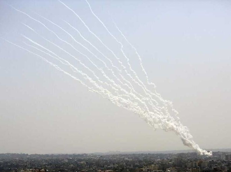 سرايا القدس: قصفنا آليات عسكرية صهيونية في موقع فجة بقذائف صاروخية