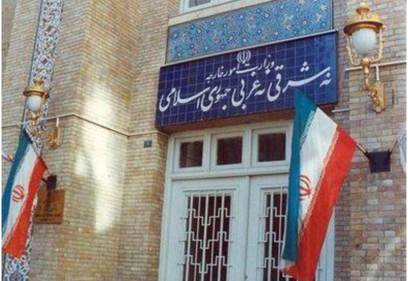 إيران: حرية التعبير لا تبرر إساءات رشدي للدين والاعتداء على قداسته