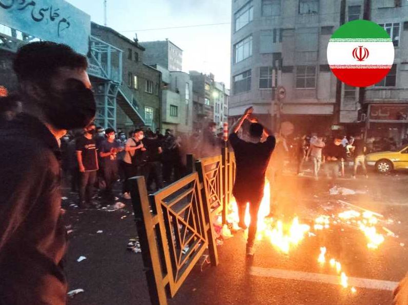 الحرس الثوري يصف الاحتجاجات في إيران.. بالمؤامرة        