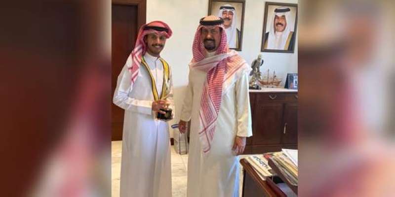 سفير الكويت لدى السعودية يكرم الشاعر الكويتي الوسمي  