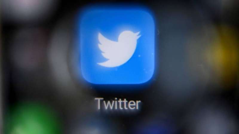 ماسك: «تويتر» سيقسم فئات المستخدمين بعلامات ذهبية ورمادية وزرقاء   