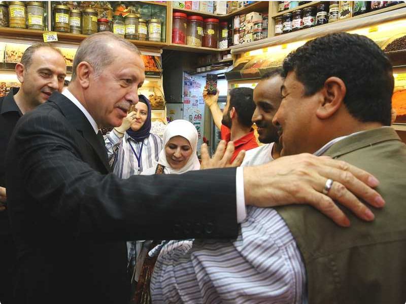 بلومبيرغ: أردوغان يعتزم تخفيف ديون الشعب التركي