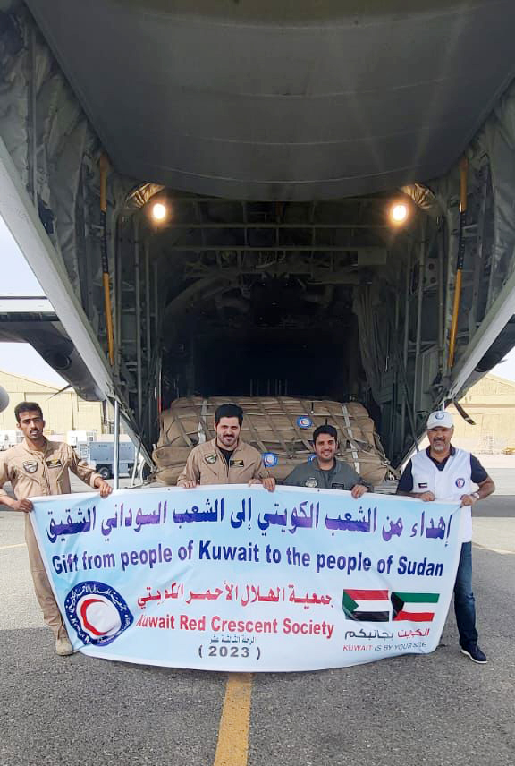 إقلاع الطائرة الـ13 من الجسر الجوي الكويتي لإغاثة السودان بحمولة 10 أطنان من المواد الإغاثية