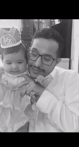 توفي بحادث فلحقته طفلته بعد ساعات.. يوتيوبر يبكي السعوديين